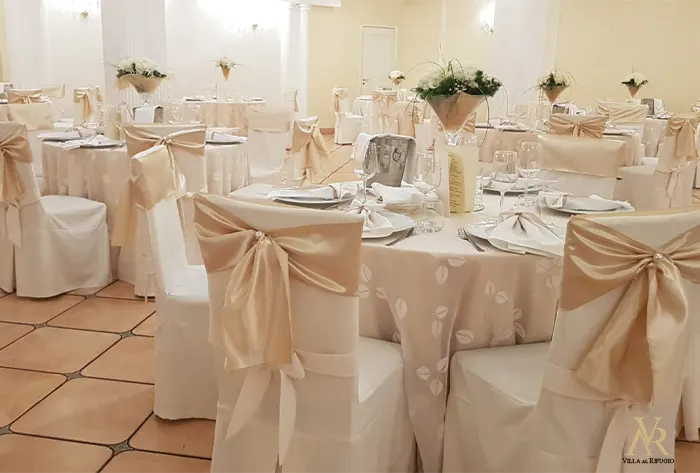 allestimento tavola - sottopiatti - tovagliati villa al rifugio salerno