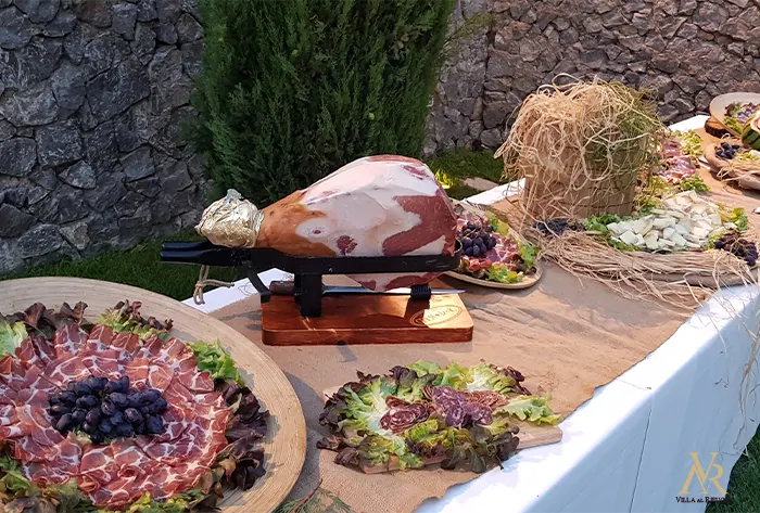 buffet casaro con prodotti del territorio villa al rifugio