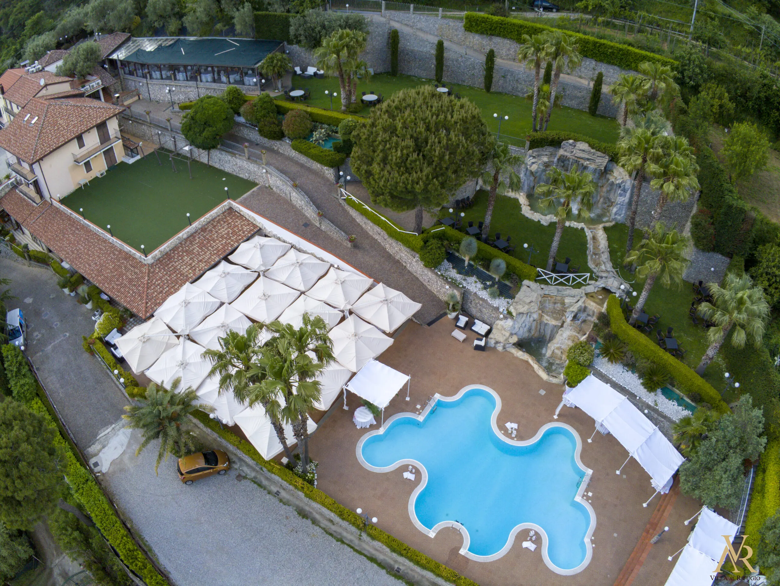 vista da drone villa al rifugio cava dei tirreni